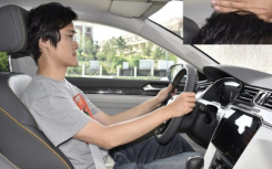 介绍下2019款大众CC评测体验及2019款大众CC天窗尺寸大小