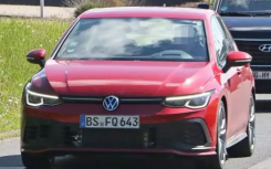 汽车资讯：大众高尔夫GTI TCR Mk8赛车原型在测试中被发现